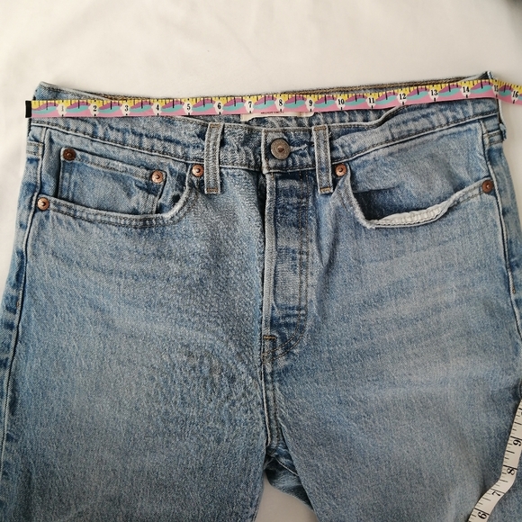 Levi's Premium Wedgie Straight Jeans in Tango Hustle Medium Wash Raw Hem 30 (10) - Picture 14 of 15